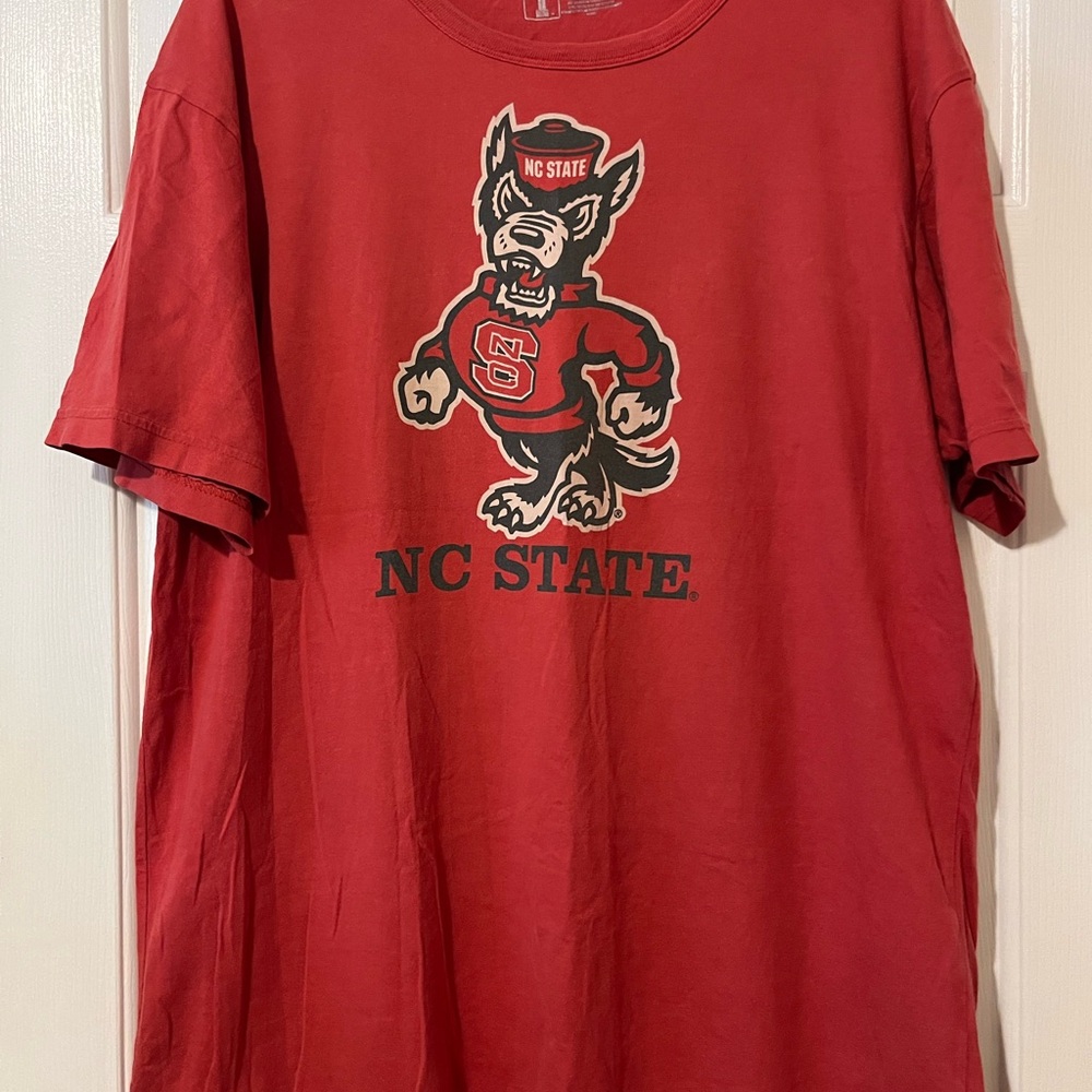 Red Short Sleeve Tee with Strutting Wolf Design
